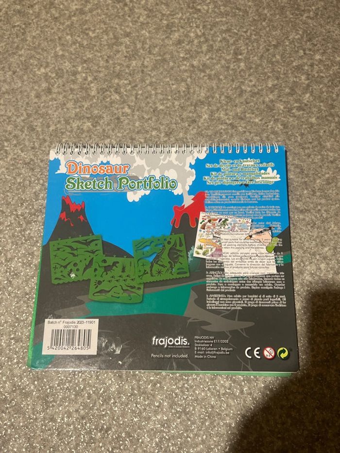 Livre de pochoirs dinosaures - photo numéro 7