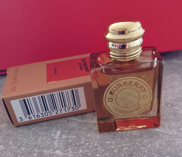 Miniature de parfum Burberry Goodess Parfum - photo numéro 2