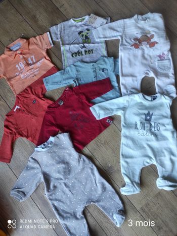 Lot t shirt et pyjamas 3 mois
