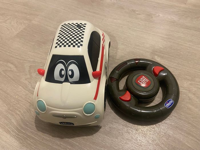 Voiture télécommandée