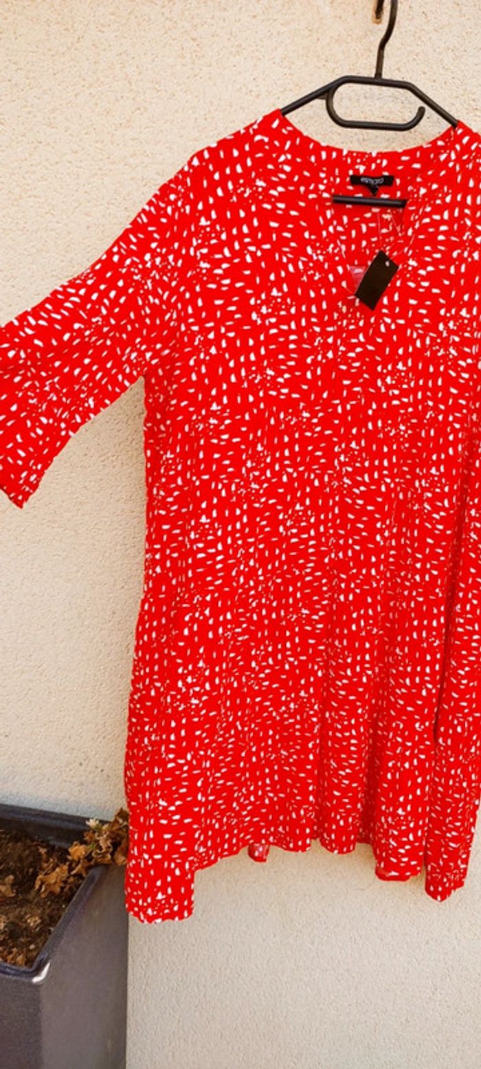 Belle robe rouge neuve - photo numéro 2