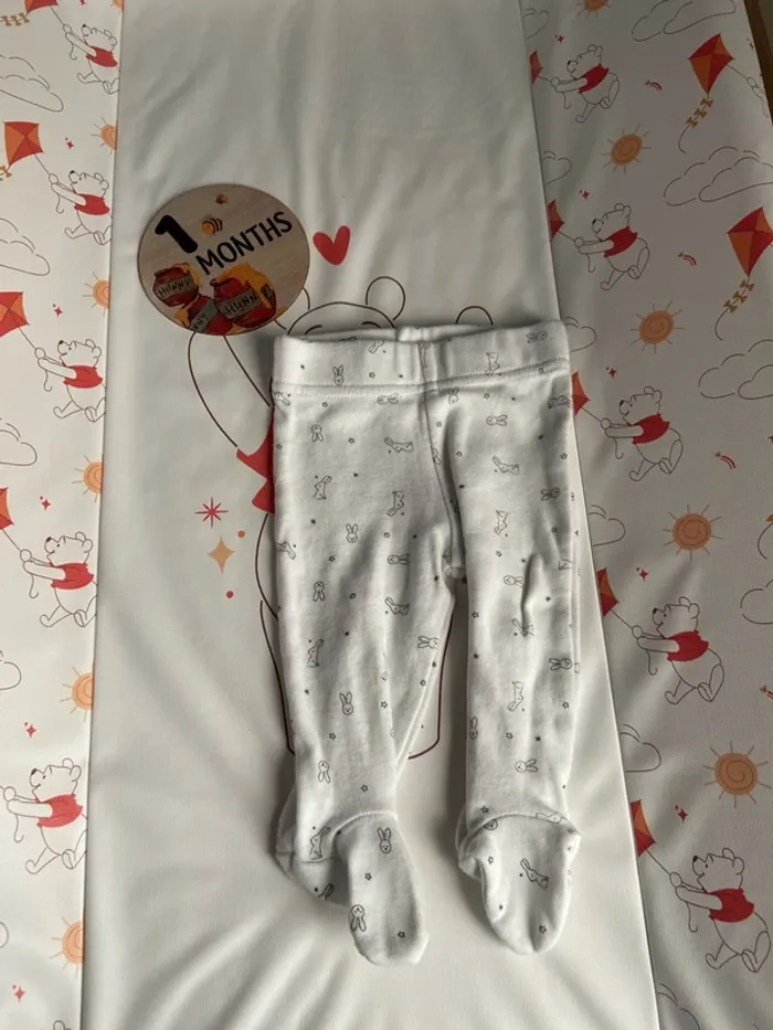Pantalon avec pieds motif lapin 1 mois