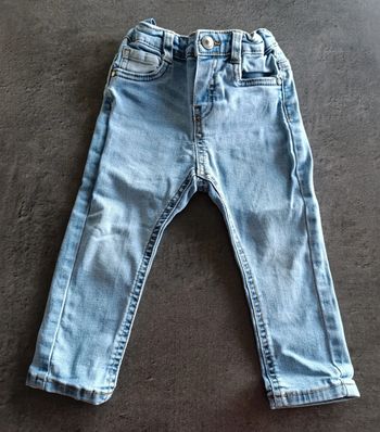 Jean bleu clair
Taille 18 mois
