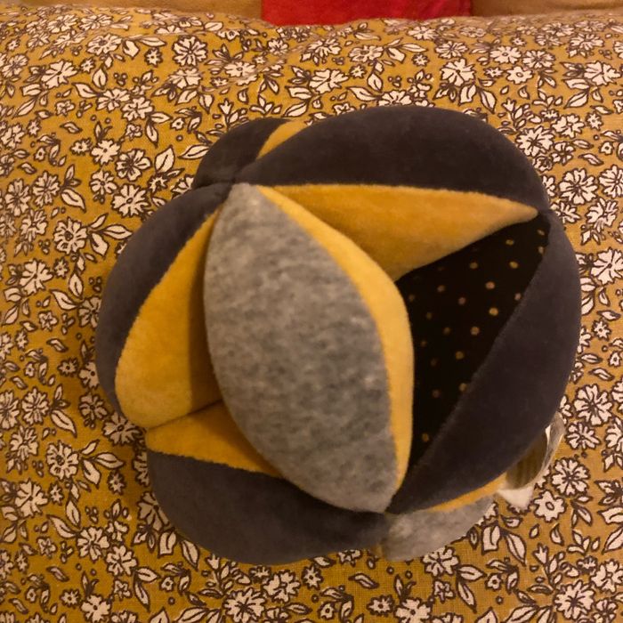 Balle sensorielle les moustaches de moulin Roty