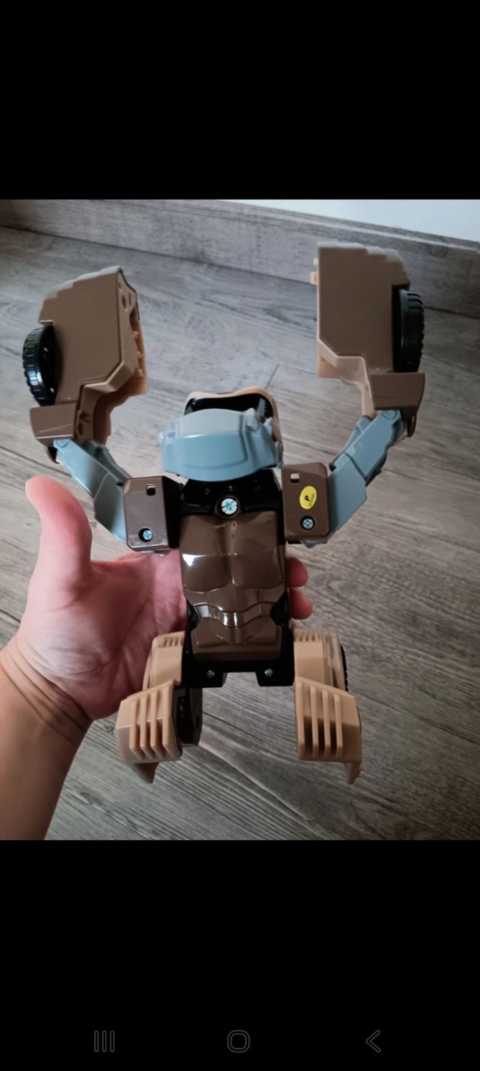 Transformer voiture singe parlant - photo numéro 4