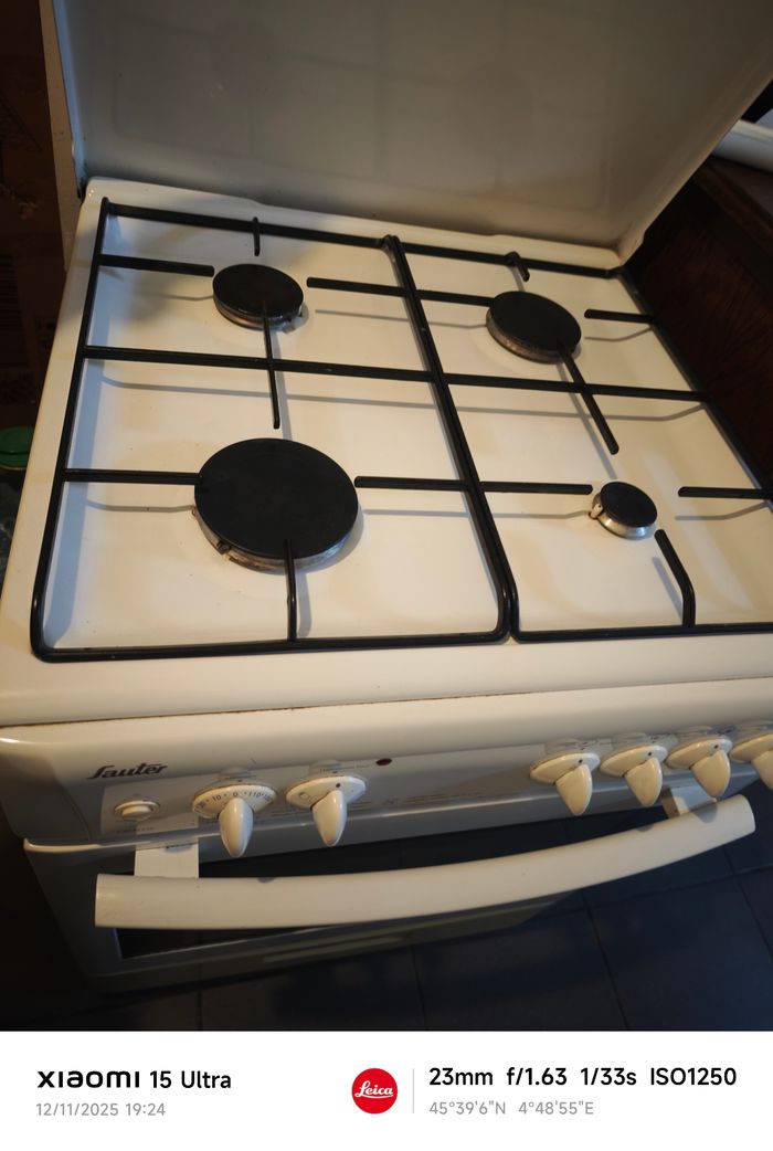 Gazinière en bon état avec la bouteille de gaz - photo numéro 2