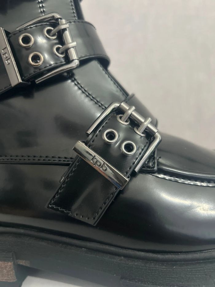 Bottines Les petites bombes 💣 noires vernies 38 - photo numéro 2