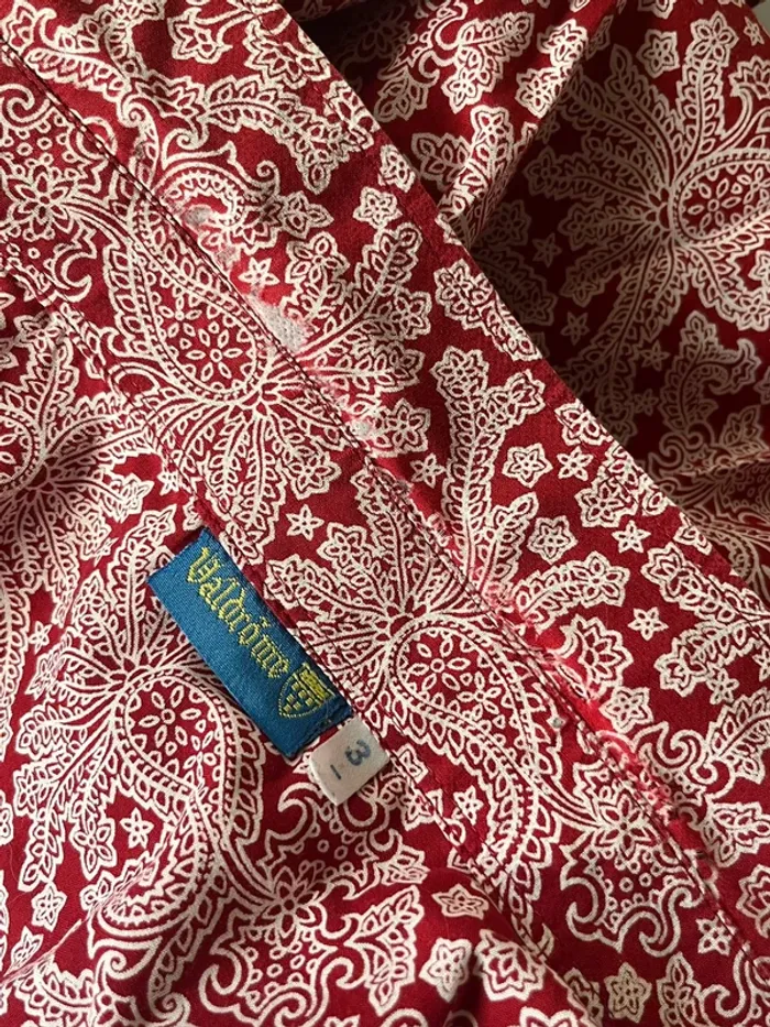 Chemise vintage à motifs fleuris rouge et blanc - photo numéro 11