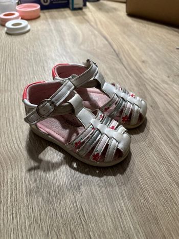 Sandalettes taille 20 chaussea