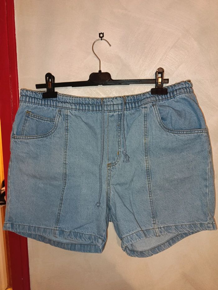 Joli short en jean T46 avec lien de serrage - photo numéro 2