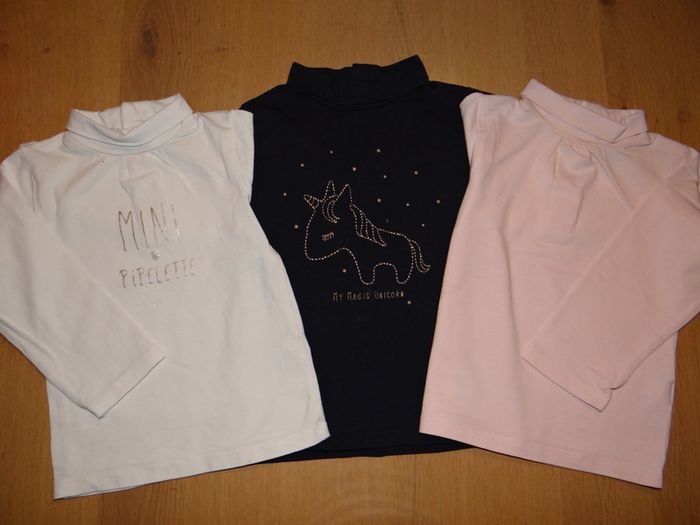 Lot tee-shirts cols roulés. Bébé fille taille 18 mois. Kiabi