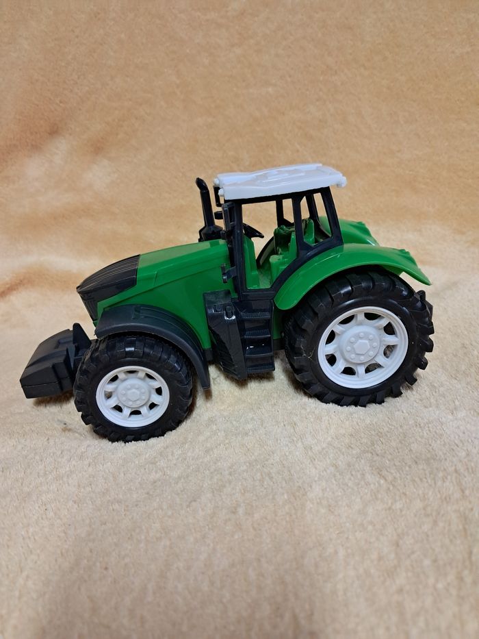 Lot de 2 tracteurs - photo numéro 2