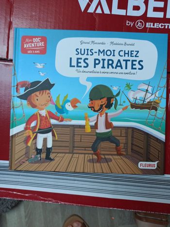 Livre suis moi chez les pirates