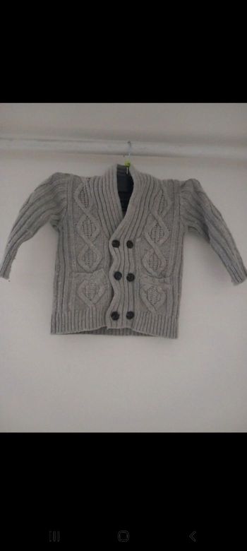 Gilet epais h&m gris taille 2ans