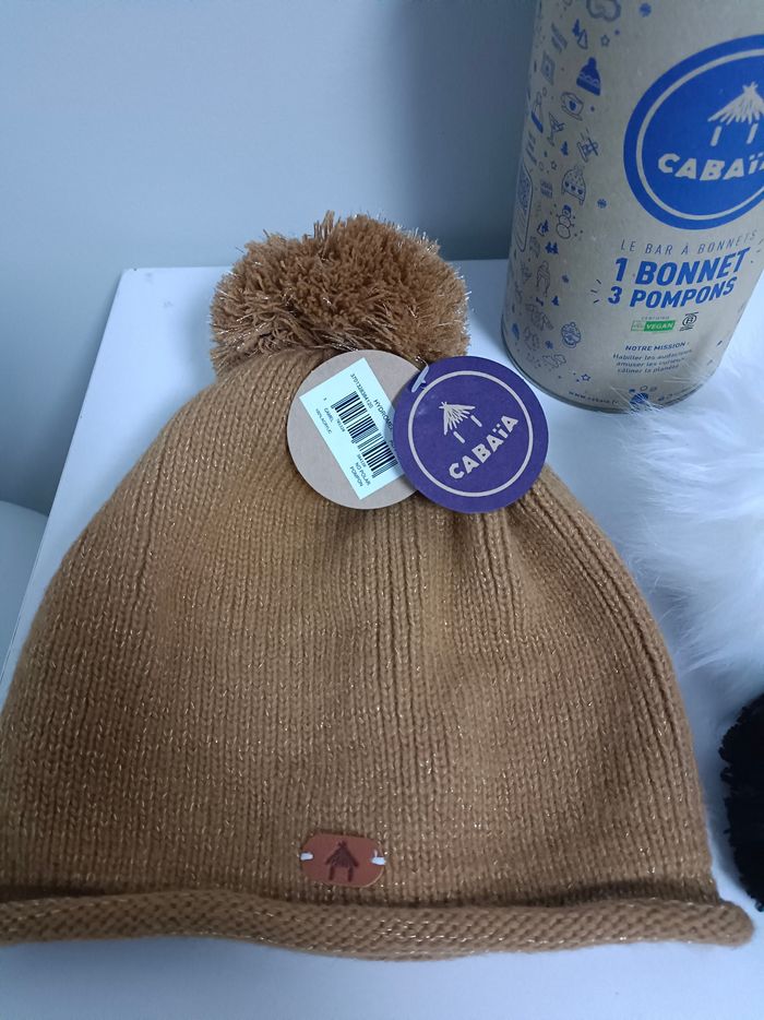 1 Bonnet cabaïa adulte 3 pompons 100% acrylique couleur camel neuf jamais porté envoi rapide - photo numéro 3