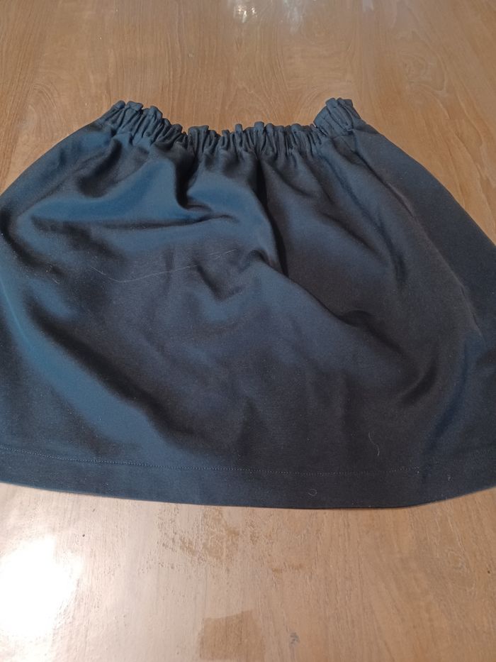 Jupe noire - photo numéro 6