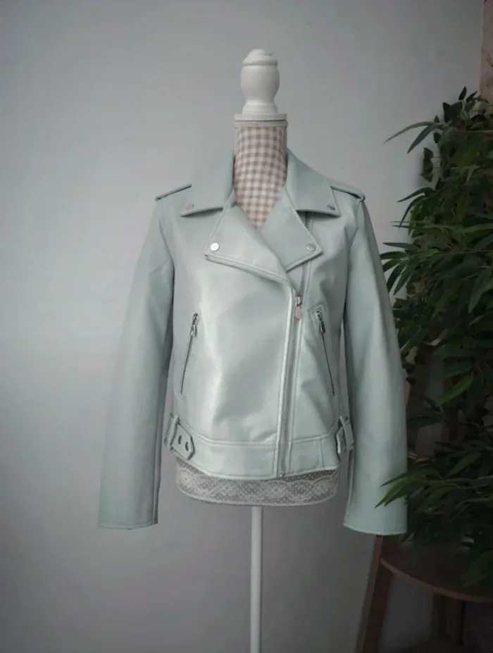 Veste simili cuir de couleur bleu turquoise