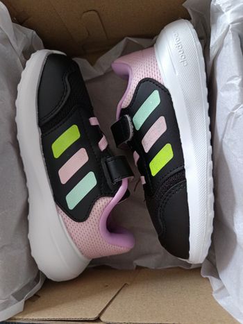 Baskets Adidas fille T petit 25