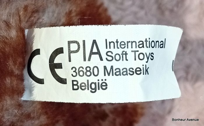Doudou peluche mammouth toute douce de marque Pia - photo numéro 3
