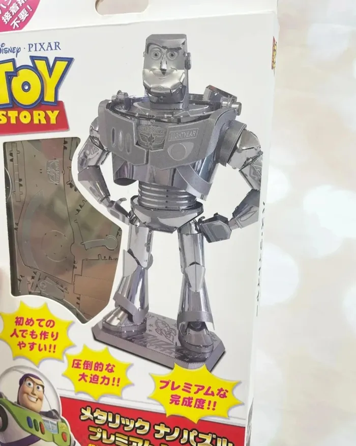 Figurine/ maquette Disney en métal à monter Buzz l’éclair - Tokyo Disneyland - photo numéro 2
