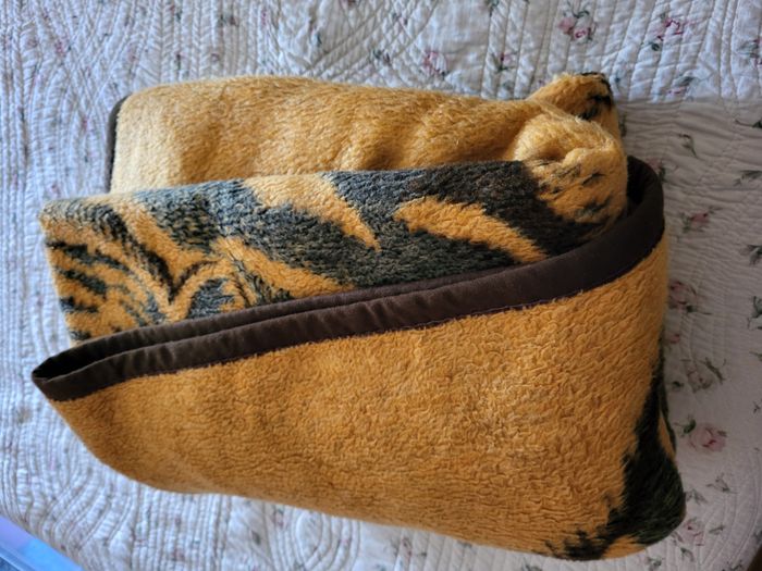 couvre lit , tigre , couverture fausse fourrure 180 x 200 - photo numéro 4