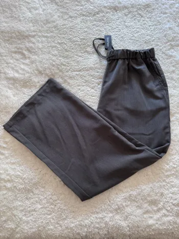 Pantalon large gris Boohoo – Taille L – Confort & Style Décontracté - Neuf
