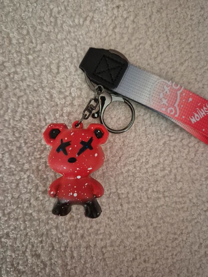 Porte clé ourson rouge et noir - photo numéro 3