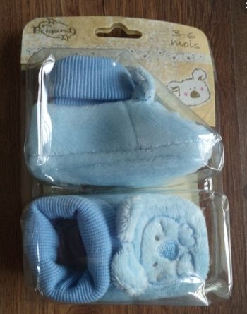 Chaussons neufs 3-6 mois