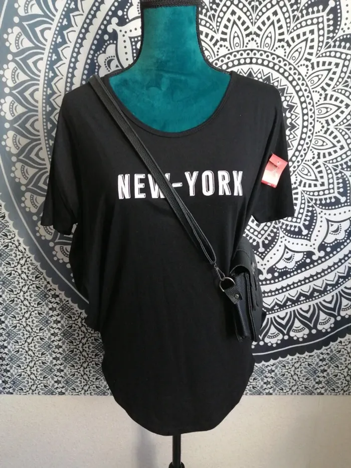 Tee-shirt large manches chauve-souris asymétrique noir à message new york / jennyfer / (TU)