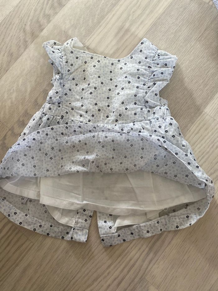 Jolie robe + bloomer 1 mois - photo numéro 2