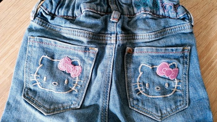 Jean hello kitty H&M 12/18mois - photo numéro 3