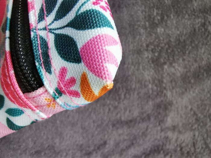 Pochette édition limitée Cabaia Émilie de Castro - photo numéro 4