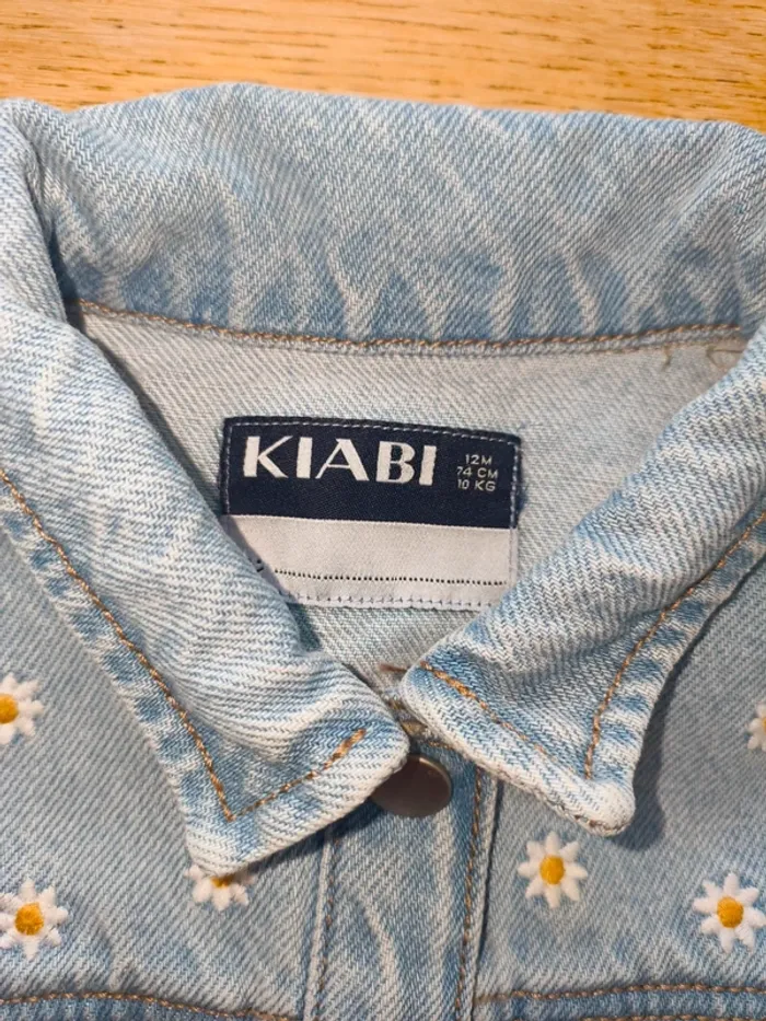 Veste en jean Kiabi fleurie neuve sans étiquette 12 mois - photo numéro 4