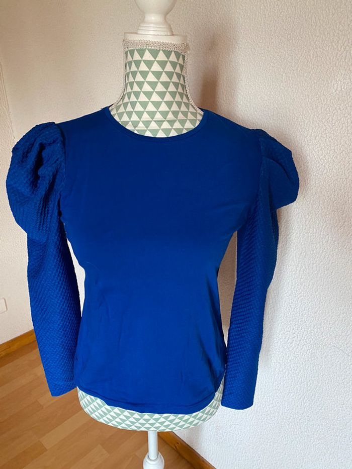 Pull bleu marine manche bouffante