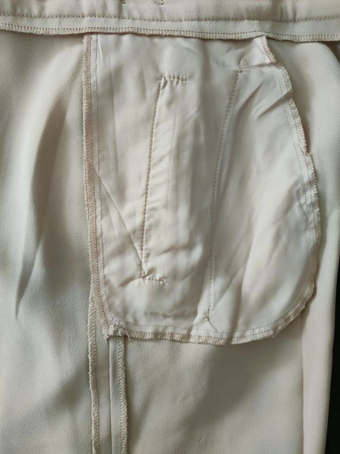 Pantalon beige coupe droite, détails poches, allure élégante et confortable - photo numéro 5