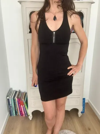 Magnifique petite robe noir dos nu taille 34 , 36