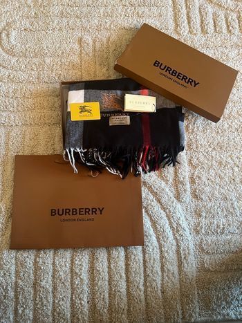 🧣 Écharpe Burberry 100% Cachemire