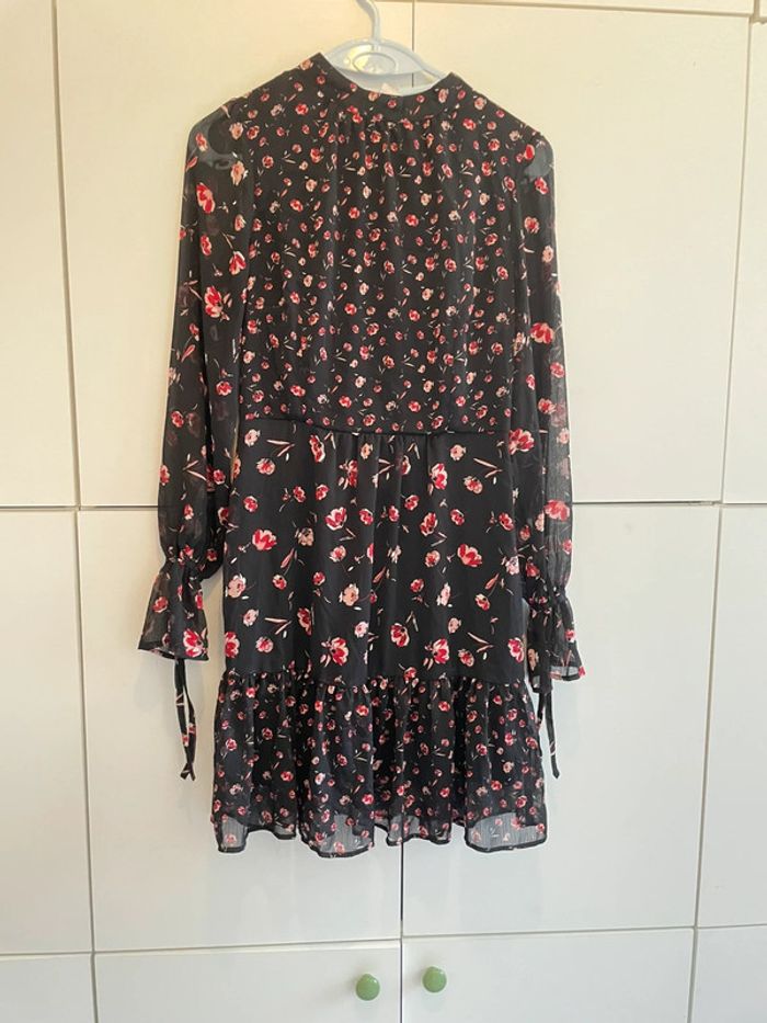 Robe mi-longue noire fleurie taille S Orsay
