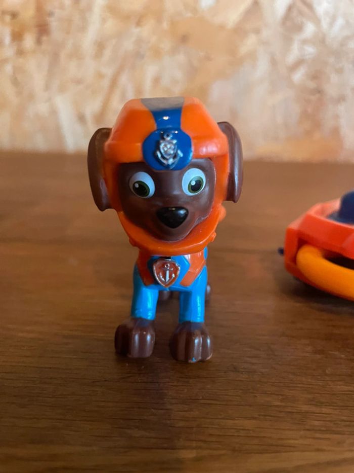 Idée cadeau 🎁 Figurine Zuma Launching Surfboard de la Pat Patrouille avec sa bouée à lancer - photo numéro 4