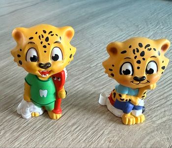 Tonies pot et brosser les dents