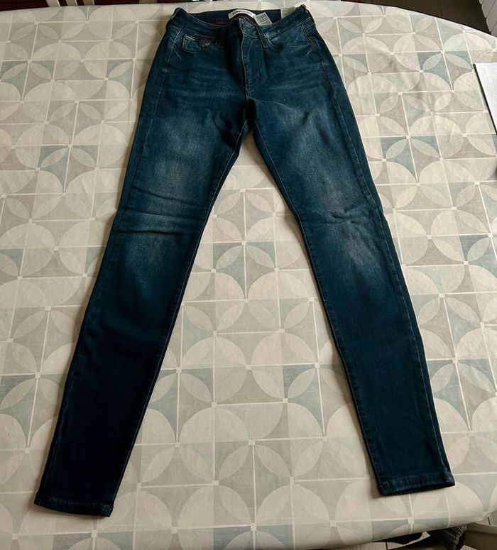 Jean femme 26/32 (S ou 36) - Tommy Jeans -Neuf avec étiquette