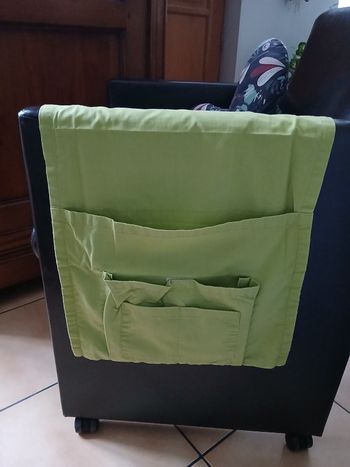 Pochette rangement documents & accessoires pour lit & canapé