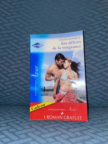 💫1 livre = 2 romans. Très bon état.