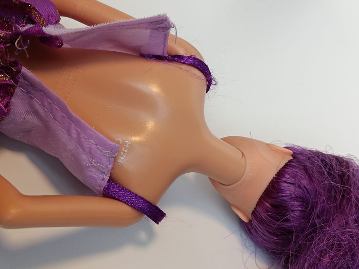 Poupée mattel barbie tenue total mauve
Poupée et ensemble compris - photo numéro 6