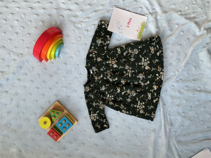 robe manches longues kaki fleurie ouverture totale au dos 3 mois petit bateau