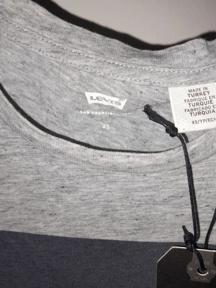 Top neuf levi's xs 🚺 - photo numéro 3