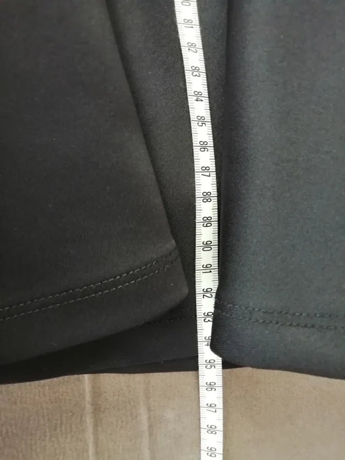Robe noire taille basse col perle - photo numéro 6