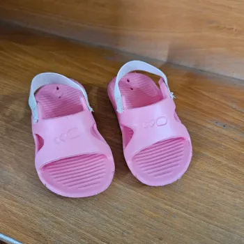 Claquettes plage bebe