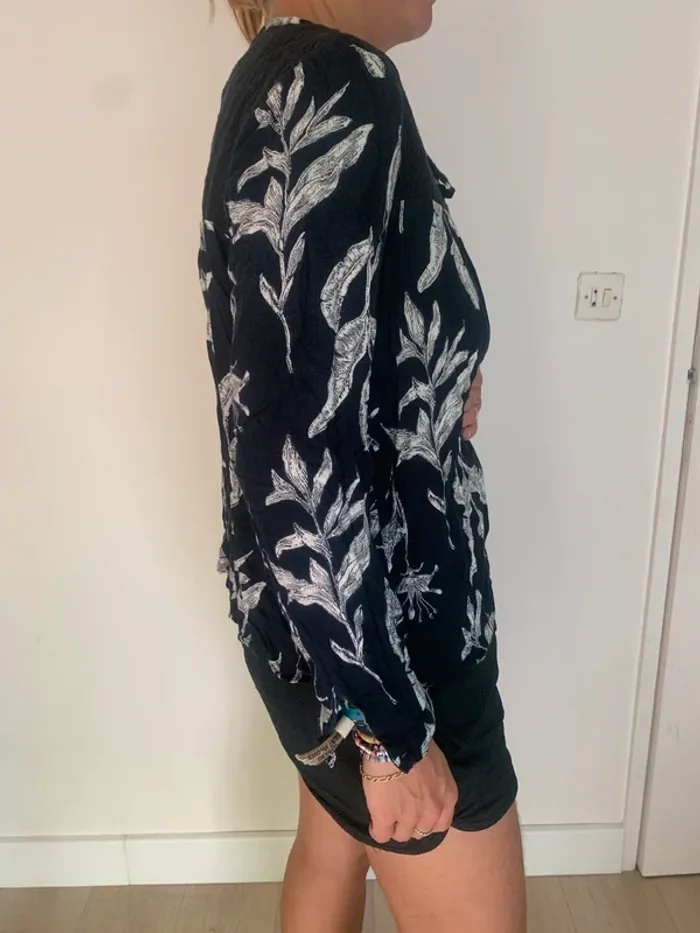 👩 Blouse tunique à feuilles – Roxy – T.L Jolie blouse/tunique de la marque Roxy, taille L. - photo numéro 3