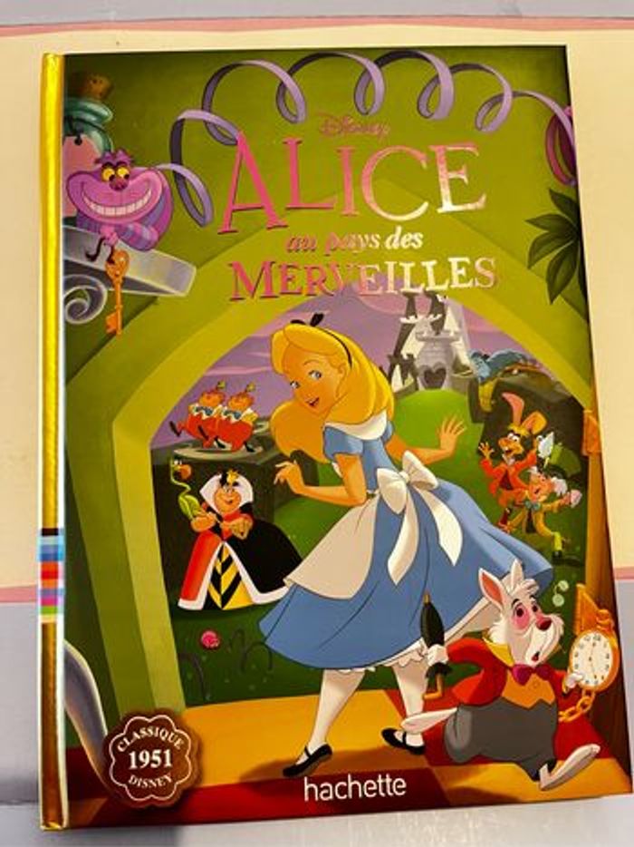 Livre collector Disney : Alice aux pays des merveilles , inclus la figurine - photo numéro 2
